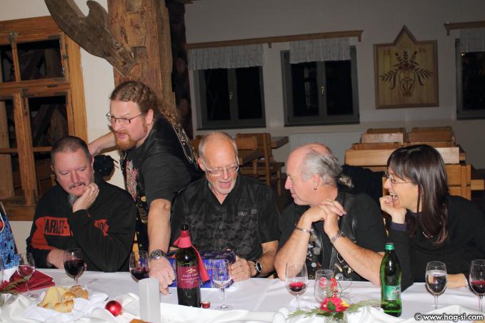 2011-12-04 10 HOG+Lipa Rogla koča Jurgovo.jpg