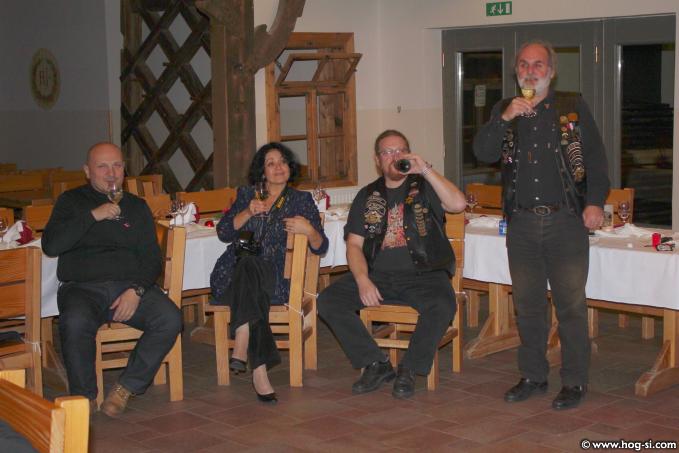 2011-12-04 14 HOG+Lipa Rogla koča Jurgovo.jpg