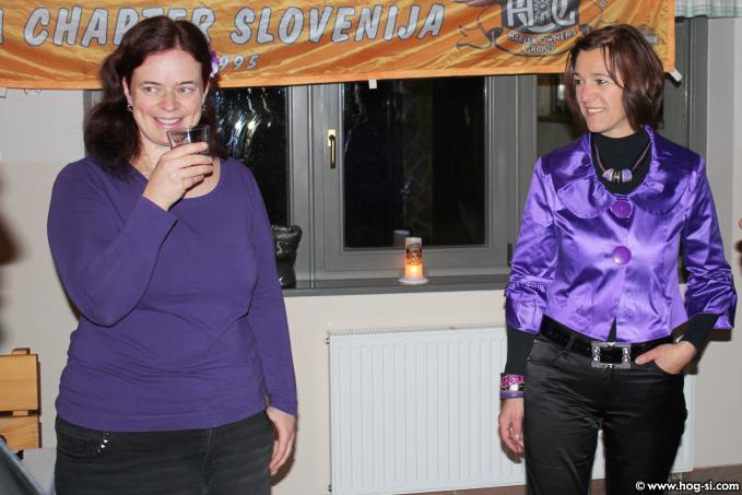 2011-12-04 02 HOG+Lipa Rogla koča Jurgovo.jpg
