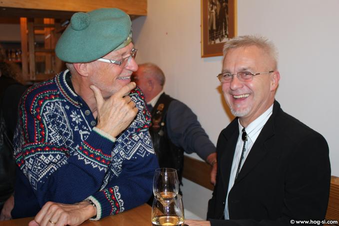 2011-12-04 15 HOG+Lipa Rogla koča Jurgovo.jpg