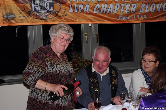 2011-12-04 12 HOG+Lipa Rogla koča Jurgovo.jpg