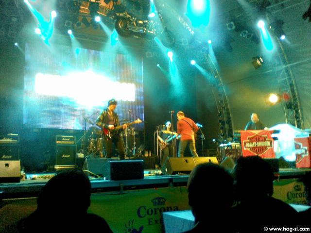 The main stage - Simon Thompson